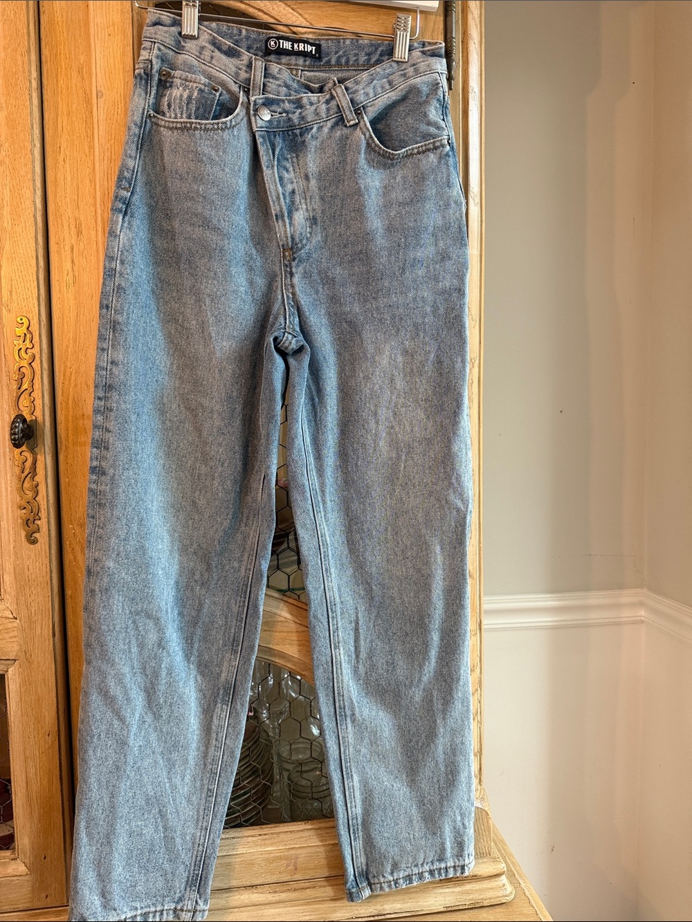 The Kript Women's Light Wash Blue Jeans